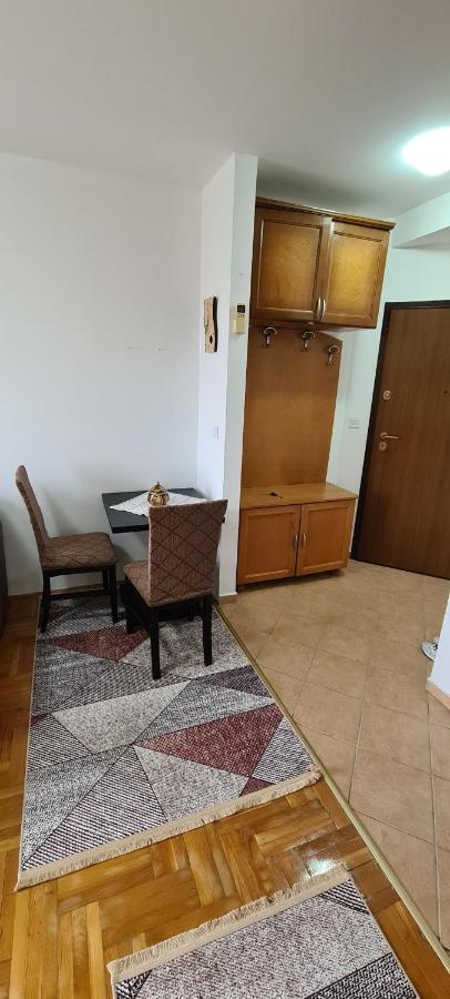 Apartman Velimir Stari Aerodrom Podgorica Ngoại thất bức ảnh